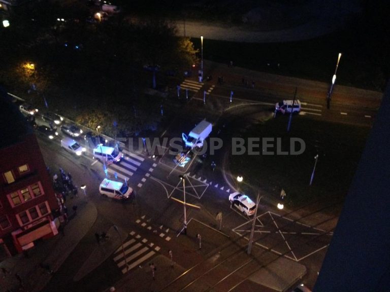Politie onderzoekt mogelijke schietpartij tussen automobilist en voetganger Putselaan Rotterdam