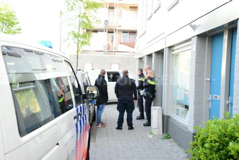 Politie onderzoekt dode man (61) in woning Berkelstraat Rotterdam