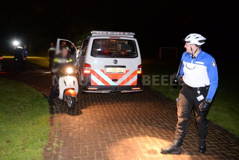 Medewerkers Handhaving Capelle betrappen twee scooterdieven Jasmijnsingel Capelle aan den IJssel