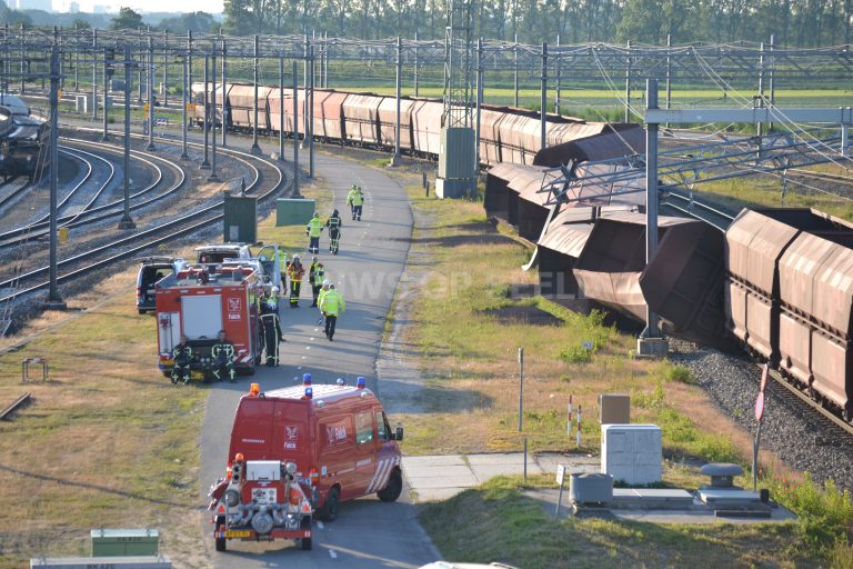Goederentrein ontspoort met acht wagons bij Kijfhoek Zwijndrecht