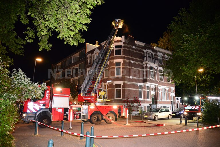 Twee gewonden en ontruimde woningen door uitslaande brand op dakterras Schiebroekselaan Rotterdam (video)