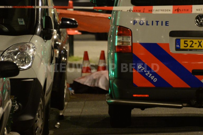 Man overleden na schietpartij Essenburgstraat Rotterdam (video)