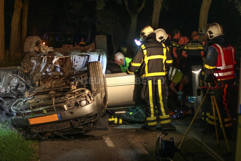 Bestuurder zwaargewond na éénzijdig ongeluk Weelsedijk Strijen