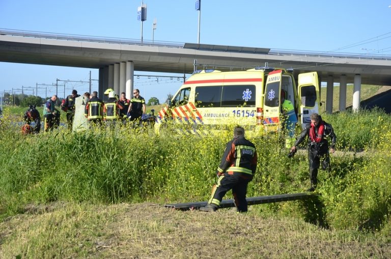 Man gewond na val met fiets in water Middelweg N456 Moordrecht