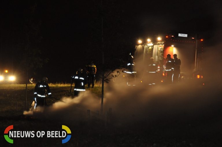 Grote hooibaal in brand gestoken Middelweg Zevenhuizen