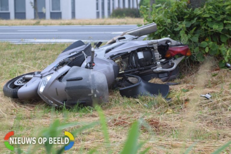 Auto’s en motor botsen op de Oostweg in Zoetermeer