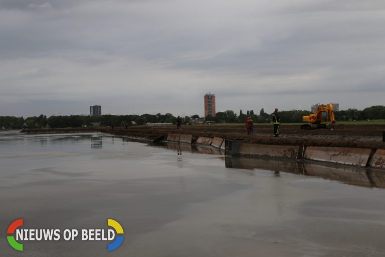 Waterballet door doorgebroken dépot Hofvlietweg Leiden