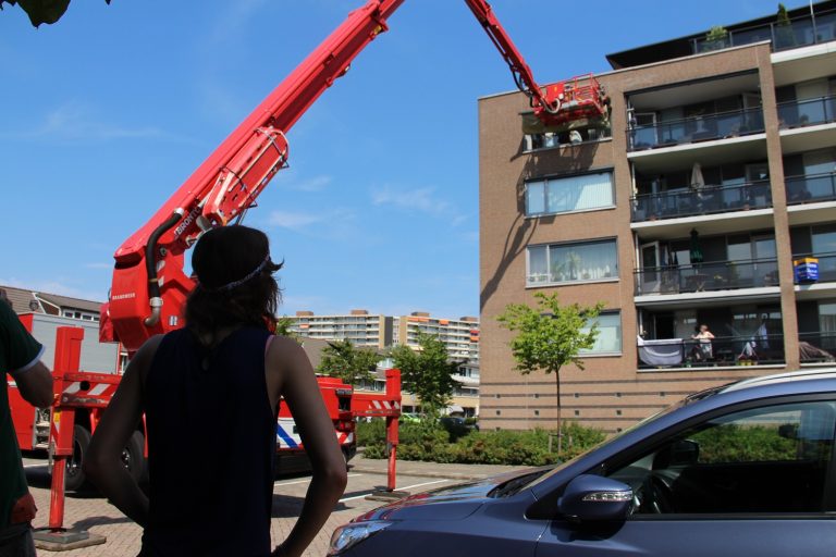 Zonnescherm dreigde naar beneden te vallen Bernsteinstraat Capelle aan den IJssel