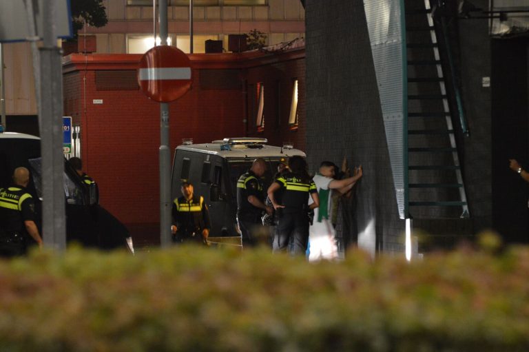 Weinig opkomst “demonstratie” Rotterdam Zuid door politie-inzet