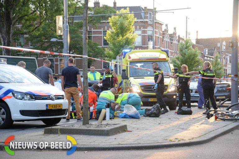 Fietster zwaargewond na ongeval met automobilist Oudedijk Rotterdam (VIDEO)