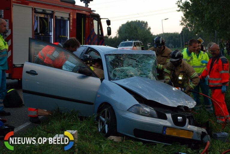 Ongeval tussen personenauto en vrachtwagen Abbenbroek