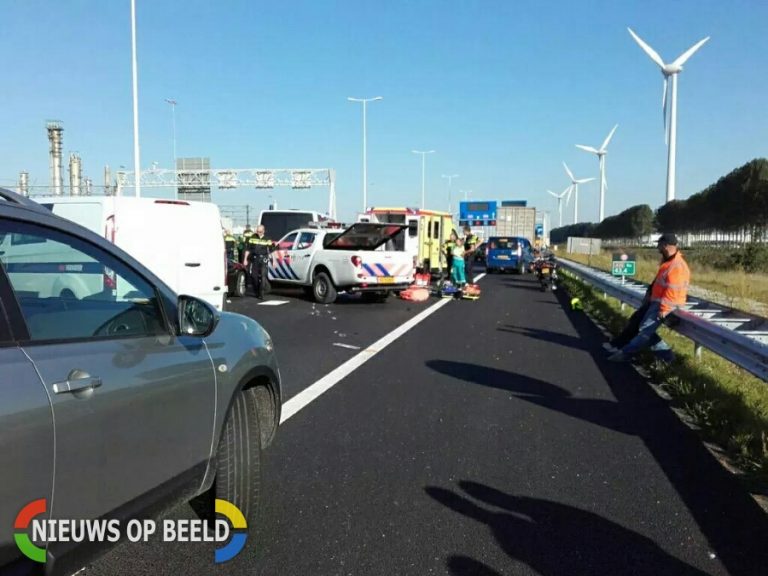 Motoragent zwaargewond na ongeval A15 Rotterdam-Botlek