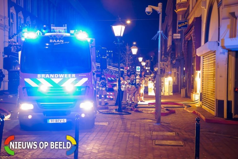 Grote brand in woning Oude Binnenweg Rotterdam Centrum (video)