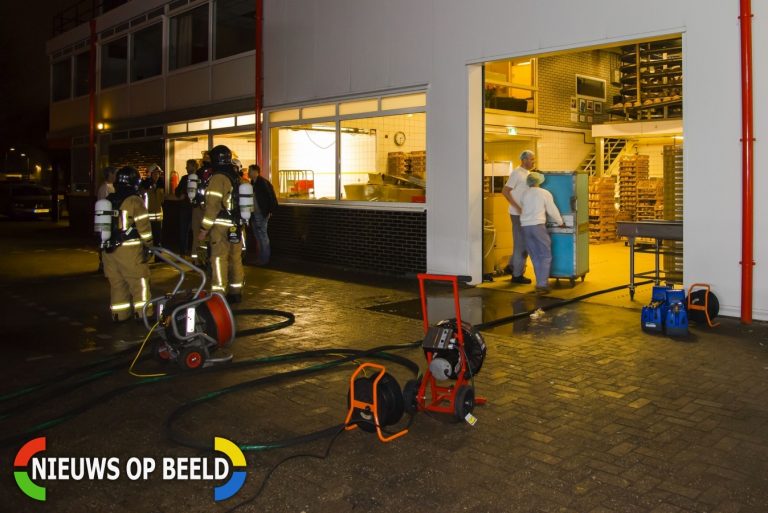 Lege schappen na brand bij bakkerij Klootwijk Vlierbaan Capelle aan den IJssel (video)
