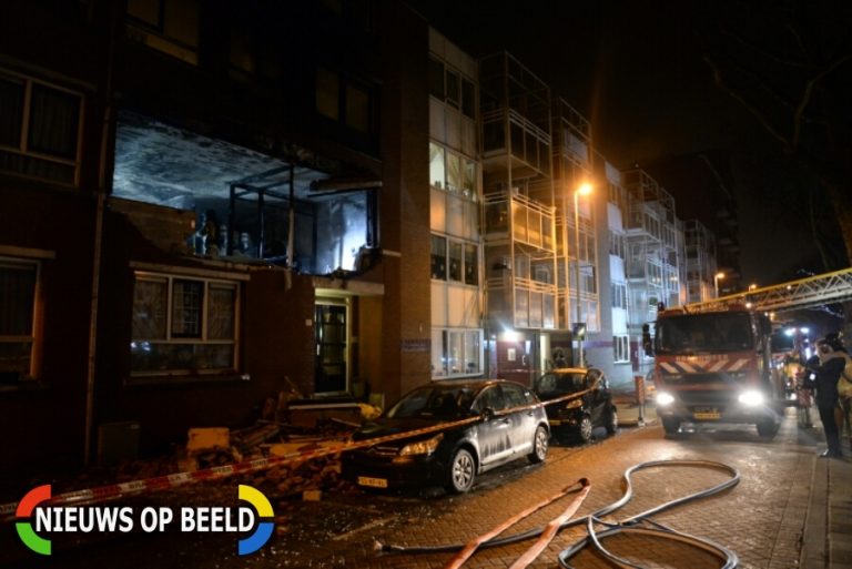 Explosie en flinke brand verwoest woning Rusthoflaan Rotterdam (video)
