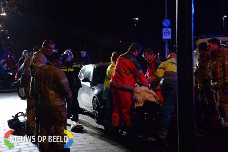 Diverse hulpdiensten rukken uit voor medische noodsituatie Smeetlandseweg Rotterdam