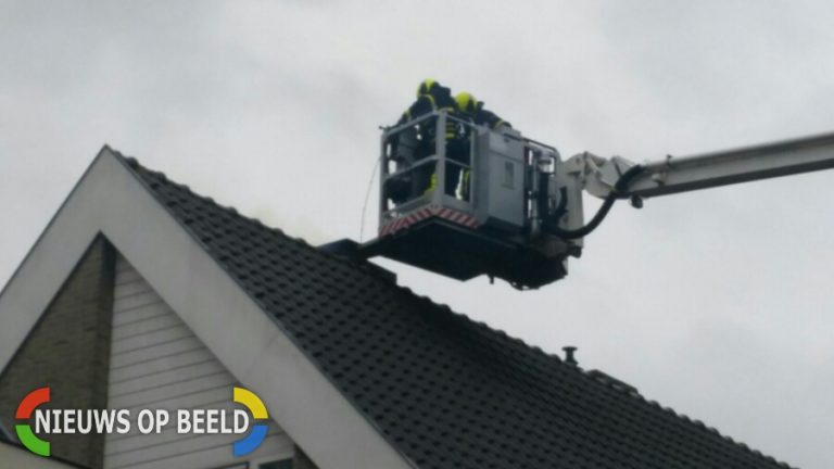 Brandweer blust schoorsteenbrand Serijnenhof Pijnacker