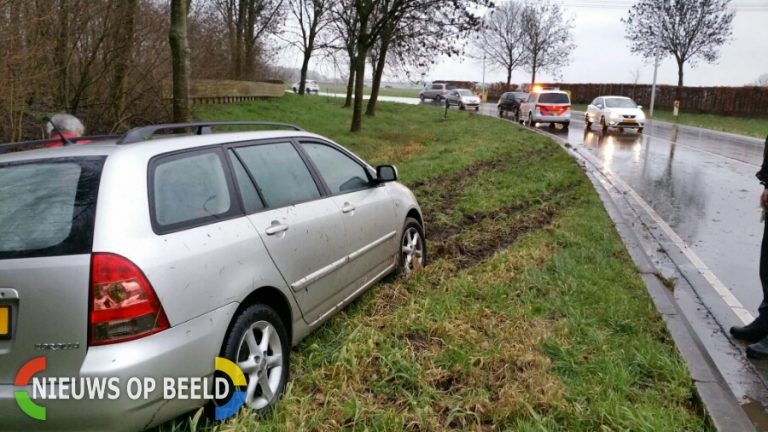 Wederom auto van de weg Burgemeester van Beresteijlaan Capelle aan den IJssel