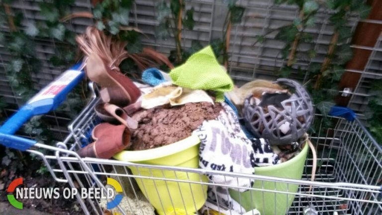 Handhaving vindt gedumpte “strontkar” tussen grofvuil Purmerhoek Capelle aan den IJssel