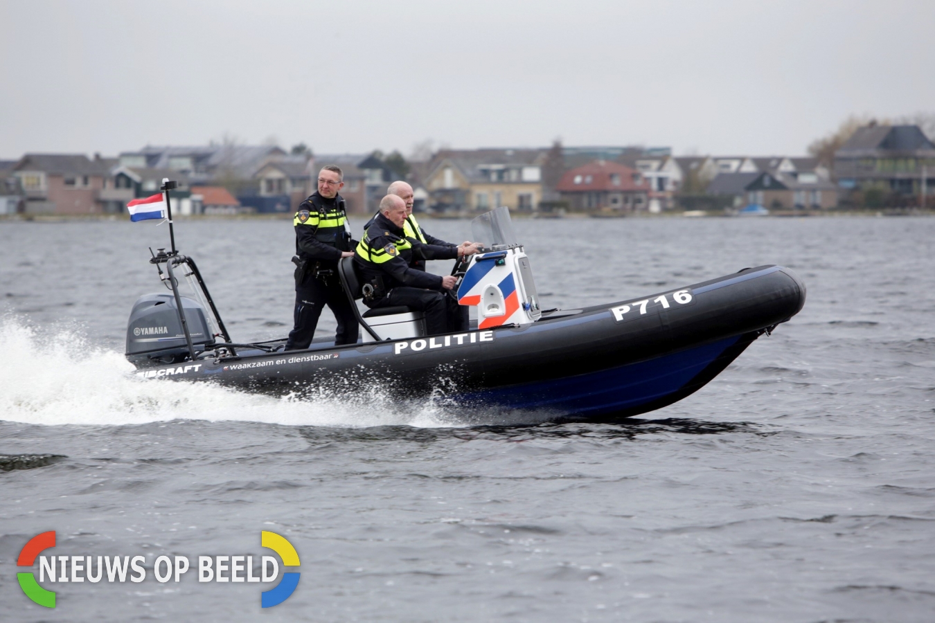 Politienl-04-tewaterlating-politievaartuigen-katwijk-alphen-p716_groot