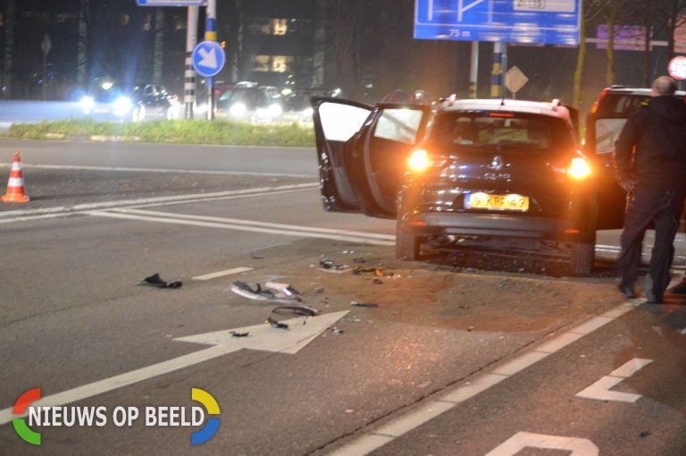 Botsing tussen twéé personenauto’s Afrikaweg Zoetermeer