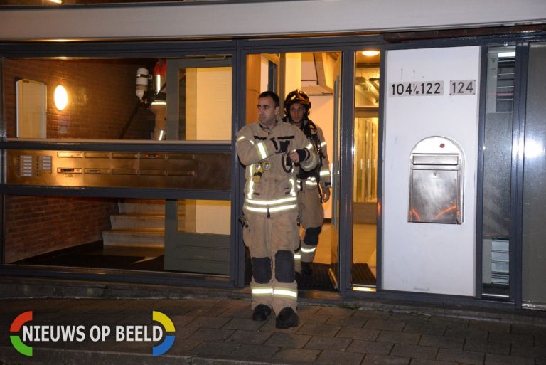 Brandweer rukt uit voor gaslucht Tidemanstraat Rotterdam