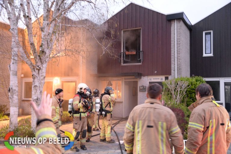 Felle brand in woning, kat overleefd brand niet Trompet Capelle aan den IJssel