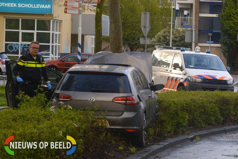 Inzittenden van auto op de vlucht na zware crash Hobo Capelle aan den IJssel