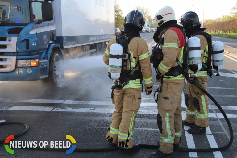 Vrachtwagen in de brand blijkt vastgelopen rem N210 Krimpen aan den IJssel