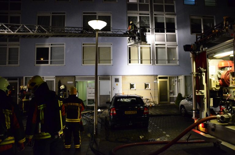 Meerdere gewonden in portiekwoningen door brandende kliko Volmolenhof Gouda (video)