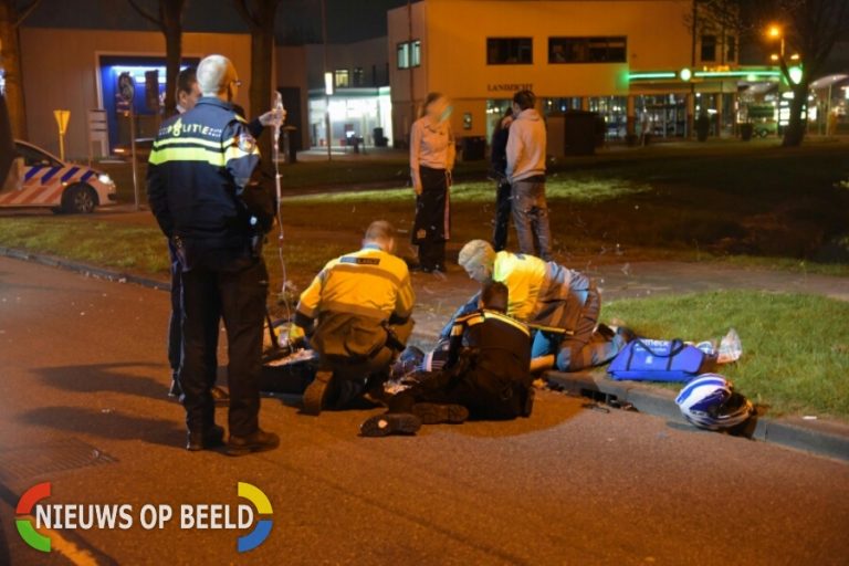 Motorrijder zwaargewond na crash tegen auto Curieweg Spijkenisse