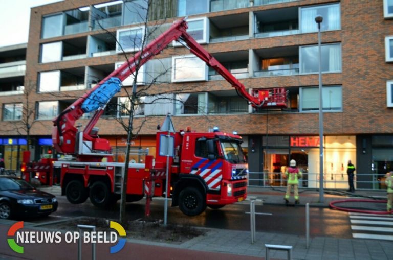 Brandje op balkon zorgt veel rookontwikkeling Hoornsingel Rotterdam