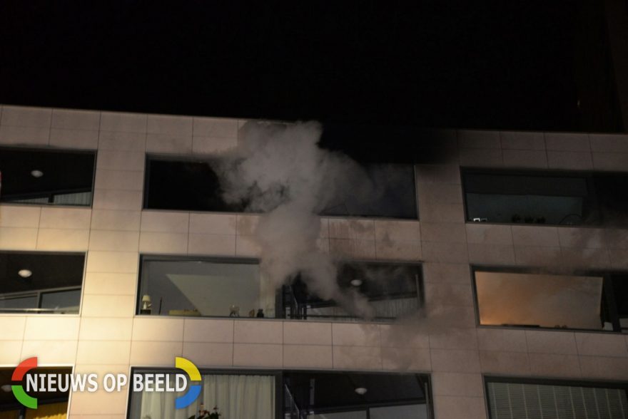 Brand op balkon op 4e etage overgeslagen naar woning, Cypruslaan in Rotterdam