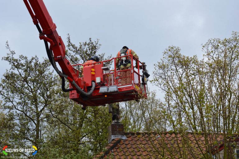 Schoorsteenbrand in oude woning Rijksstraatweg Hellevoetsluis