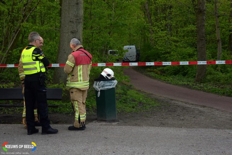 EOD onderzoekt aangetroffen metalen blikken in het Kralingse Bos Dressuurlaantje Rotterdam (video)