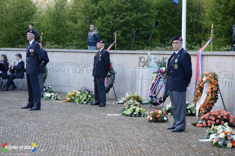 Zoetermeer herdenkt oorlogsslachtoffers Wilhelminapark Zoetermeer