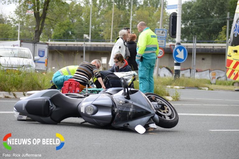 Motorrijder gewond na aanrijding met auto Houtsingel Zoetermeer