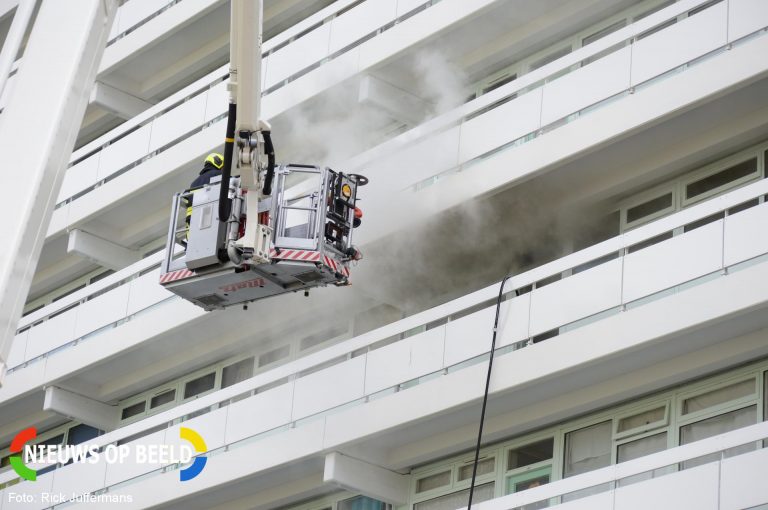 Veel rookontwikkeling bij brand in flat Van Leeuwenhoeklaan Zoetermeer