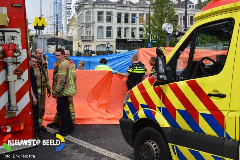 Voetganger overleden na aanrijding met vrachtwagen Eendrachtsplein Rotterdam