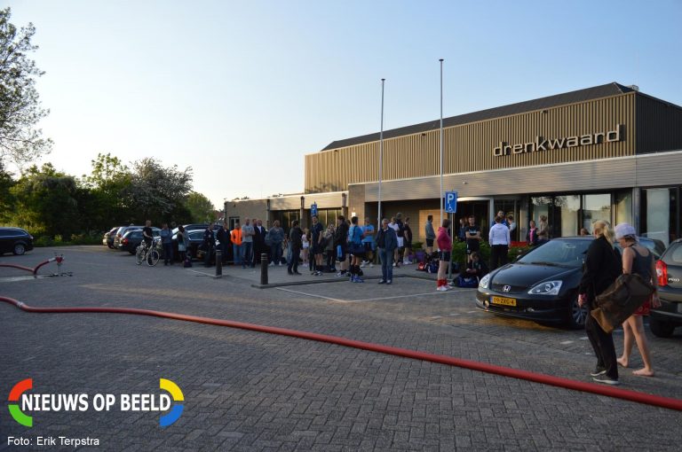 Sporthal ontruimd na brand op het dak Molendijk Zuidland
