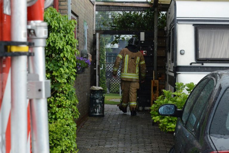 Brandweer rukt uit na melding blikseminslag Korenmolenweg Bleiswijk