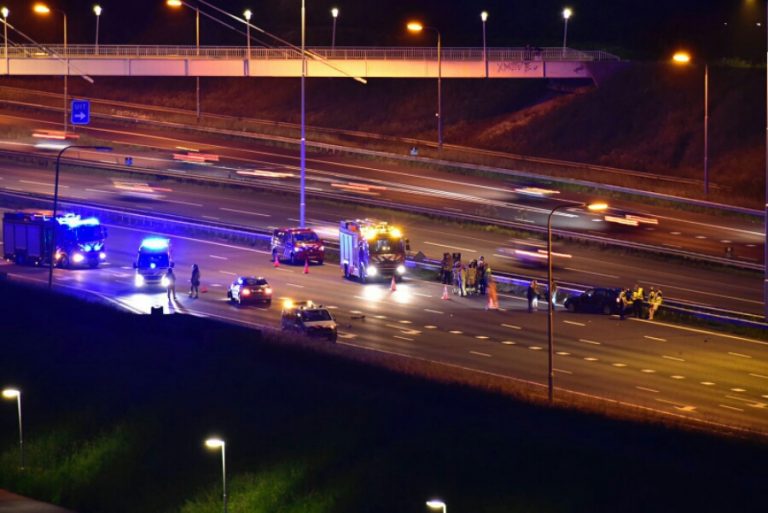 Snelweg A16 afgesloten na ongeval tussen meerdere voertuigen Rotterdam