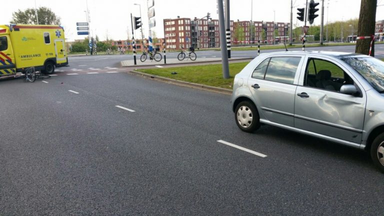 Fietser gewond na aanrijding met auto Marconiplein Rotterdam