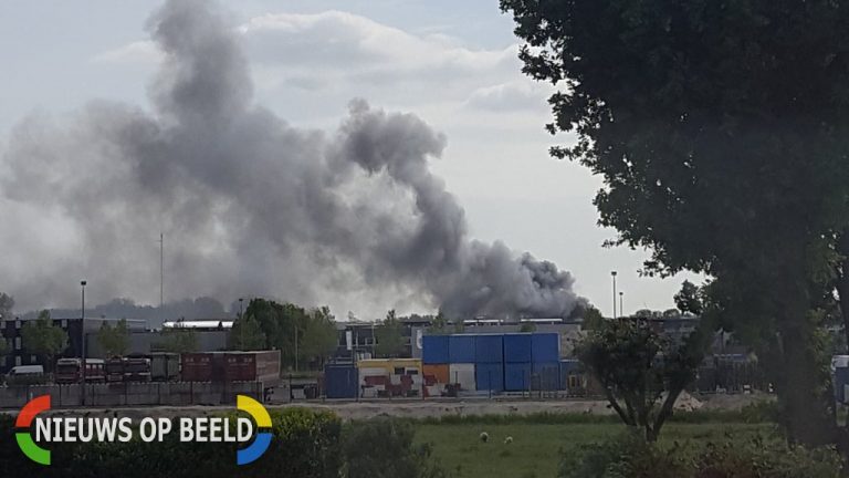 Grote brand in loodsen van garage Bergweg-Zuid Bergschenhoek GRIP 1