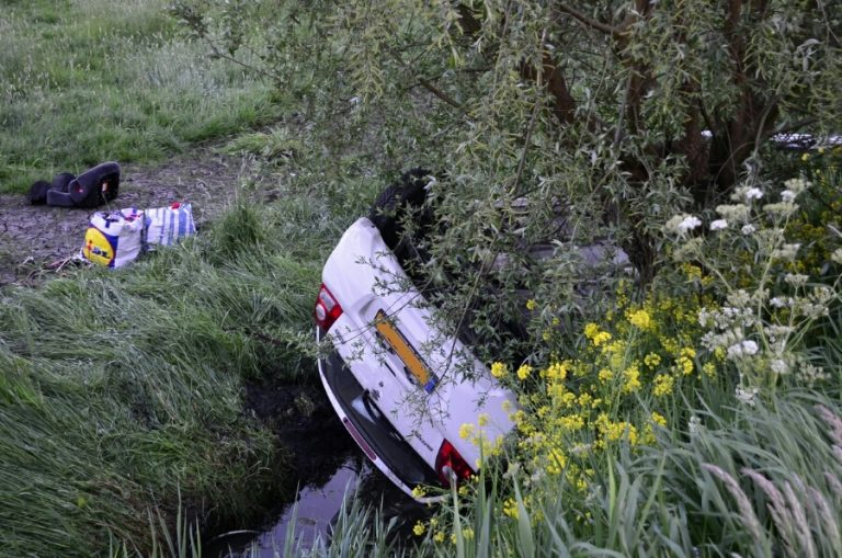 Twee gewonden waarvan één mogelijk ernstig na ongeval Vlisterdijk Vlist