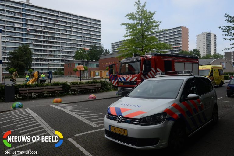 Kindje bekneld in stoel Bertrand Russelplaats Rotterdam