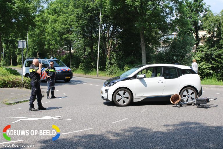 Aanrijding tussen personenauto en fietser Penning Leiderdorp