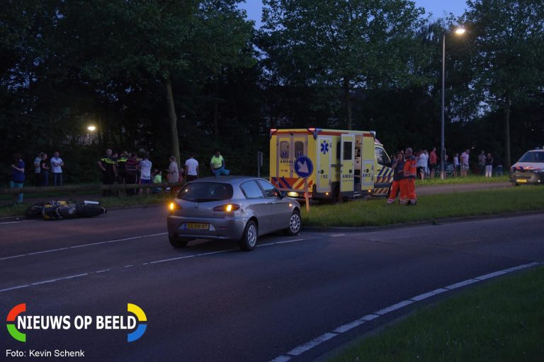 Motorrijder zwaargewond na botsing met stoeprand Aveling Hoogvliet
