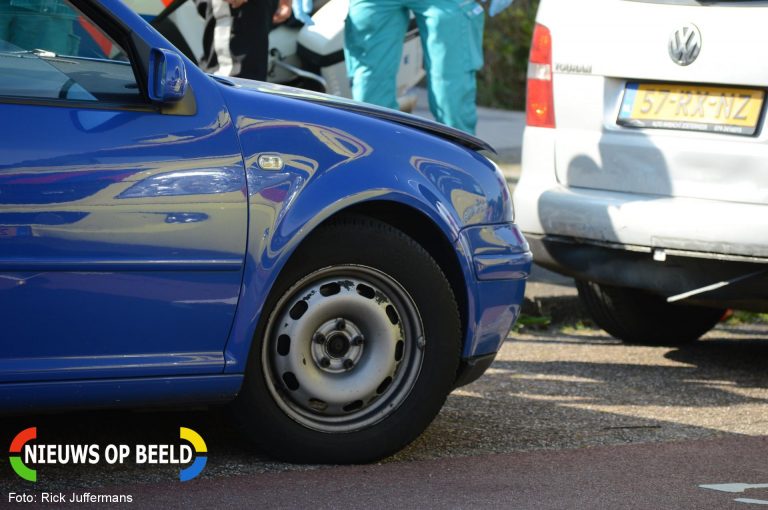 Aanrijding tussen twee personenauto’s Eerste Stationstraat Zoetermeer
