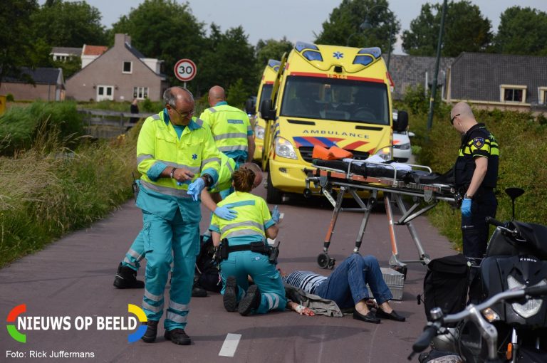 Zwaargewonde bij aanrijding tussen scooter en fietser Zegwaartseweg Zoetermeer